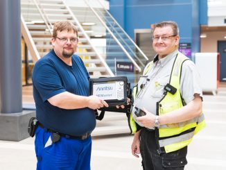Sähköasentaja Teemu Pirttisen ja järjestelmäasiantuntija Markku Penttilän mukaan herkkien lääkintälaitteiden takia sairaalan sisäverkko tulee toteuttaa mahdollisimman maltillisilla lähetystehoilla.