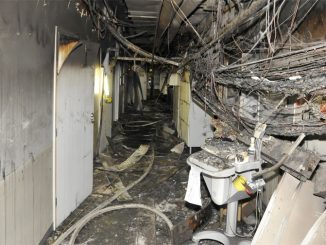Tulipalon aiheuttamat kustannukset nousevat moninkertaiseksi verrattuna sähkölaitteiston määräaikaistarkastuksessa todettujen puutteiden korjauksista ajoissa. Kuva vuonna 2011 Turun yliopistollisessa sairaalassa syttyneestä palosta. Kuva Varsinais-Suomen aluepelastuslaitos.