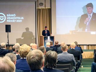 Jussi Kuusela avasi vuoden 2021 Sähköurakoitsijapäivät Hämeenlinnan Aulangolla 25.11.
