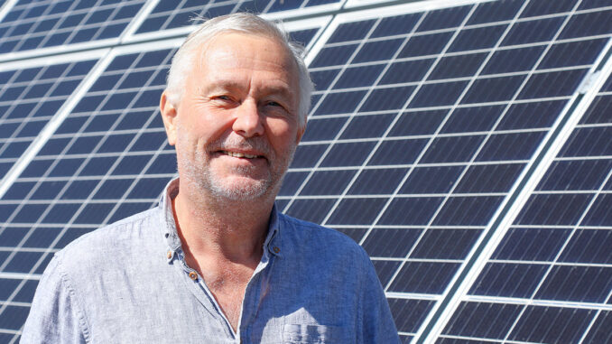 Aurinkoenergiayhdistyksen toiminnanjohtaja Christer Nymanin mukaan 10 % Suomen kokonaisenergiankulutuksesta olisi helppo kattaa aurinkoenergialla.