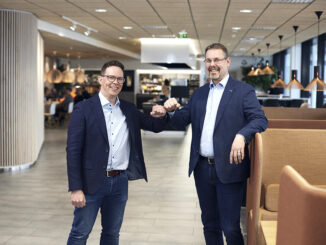 Airlonin toimitusjohtaja Sakari Mäenpää ja A-Insinöörien teollisuuden ja talotekniikan toimialajohtaja Sasu Karkiainen. Kuva Kai Tirkkonen.