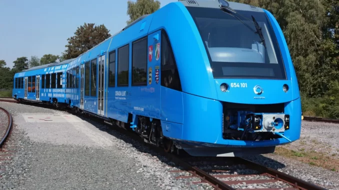 Alstom Coradia iLint -vetyjuna on liikennöinyt Hampurin länsipuolella vuodesta 2018 lähtien. Kuva Linde.