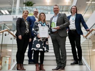 "Olemme sitoutuneet kunnianhimoisiin tavoitteisiin, jotka kannustavat meitä tekemään kaikkemme kestävän kehityksen eteen", Rambollin ja Schneiderin Annina Peisa, Jan Mattsson, Kreetta Manninen, Jani Vahvanen ja Aleksi Nyman linjaavat.