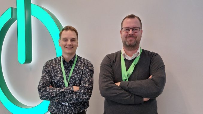 Schneider Electric Konsta Leino ja Anssi Litmanen Konsta Leino (vas.) ja Anssi Litmanen puhuivat Schneider Electric Suomen mediatilaisuudessa. Kuva: Sanni Heino.