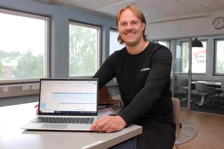 ”Laskentaohjelman avulla on mahdollista päätellä, että sähköurakoinnin määrä kasvaa asuntorakentamisen, liike- ja toimitilarakentamisen sekä julkisten rakennusten uudistuotannossa vuosina 2026 - 2027”, Sampo Kivelä analysoi. Kuva: Ari Uusitalo