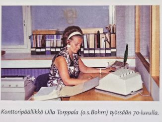 Konttoripäällikkö Ulla Torppala (o.s. Bohm) työssään 1970-luvulla.