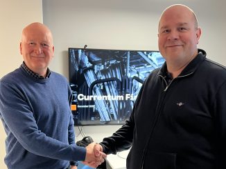 toimitusjohtaja, pääomistaja Ari Jääskeläinen iloitsevat yrityskaupasta.